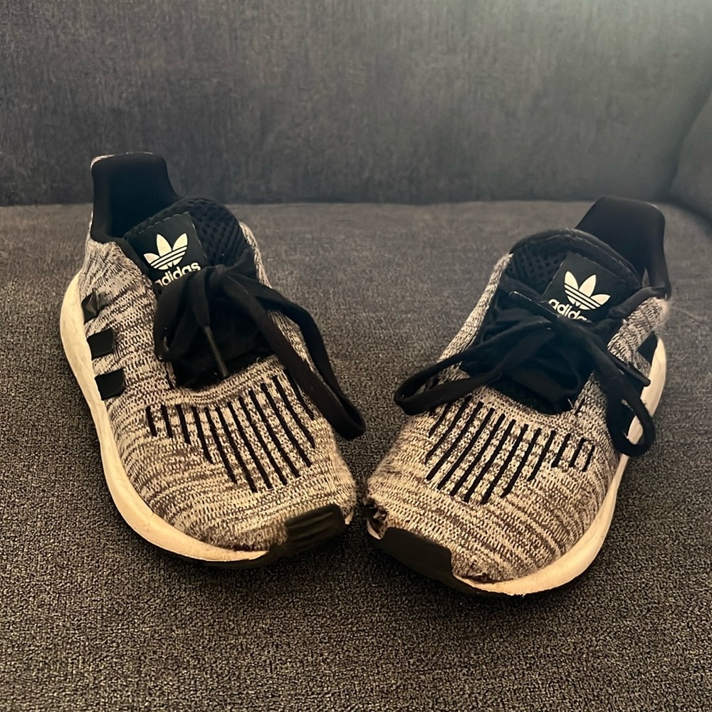 Adidas Swift Run Athletic Shoe - toddler size 10K - boys